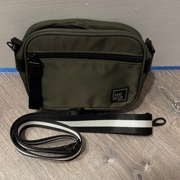 Ihkwip Handbags - EUC Ihkwip crossbody camera bag in army green
